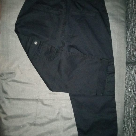 Black size 4 capris Black - Picture 2 of 3
